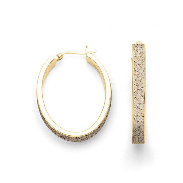 Ovale Creole 36,8 mm aus vergoldetem 925er Sterling-Silber, mit Strandsand gefüllt.