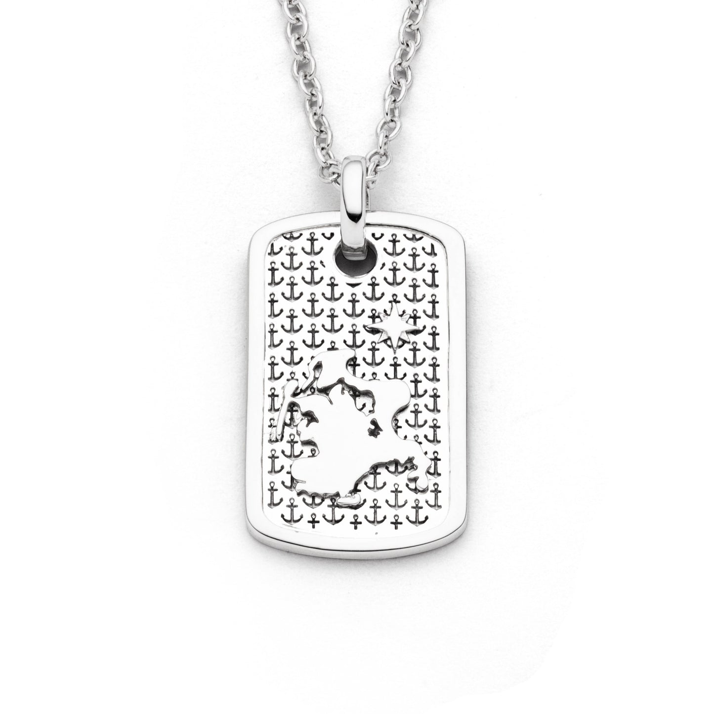 Silber Anhänger mit Ankern im Hintergrund und der Insel Rügen im Vordergrund