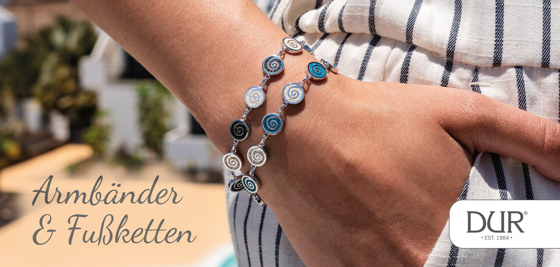 Armbänder und Fußketten