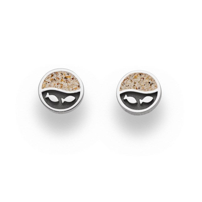 DUR Schmuck: runde Ohrstecker mit Strandsand und Fischen