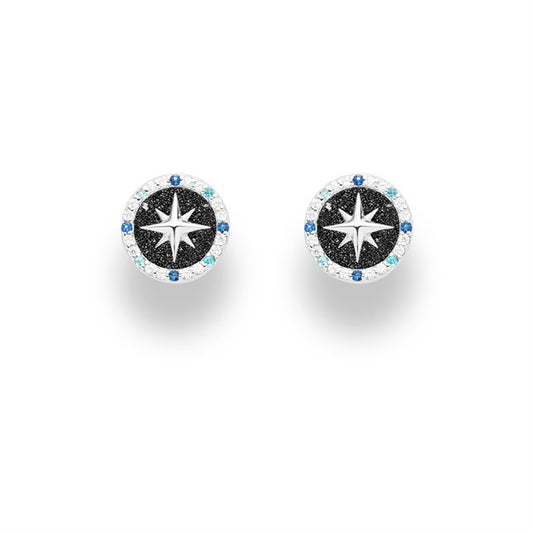 Ohrstecker "Kompassrose 2.0" aus rhodiniertem 925er Sterling-Silber, mit Zirkoniasteinen in Weiß, Hellblau und Dunkelblau besetzt, innen mit Lavasand gefüllt.