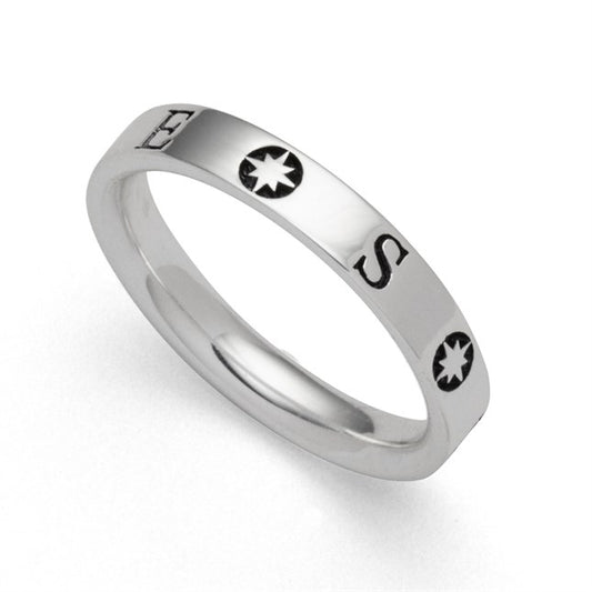 Silberner Ring mit gravierter und oxidierter Kompassrose und Himmelsrichtungen.