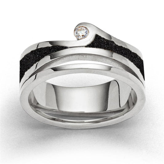 Eleganter Ring "Maui" mit Lavasandwelle und Zirkonia, gefasst in rhodiniertem 925er Sterlingsilber.